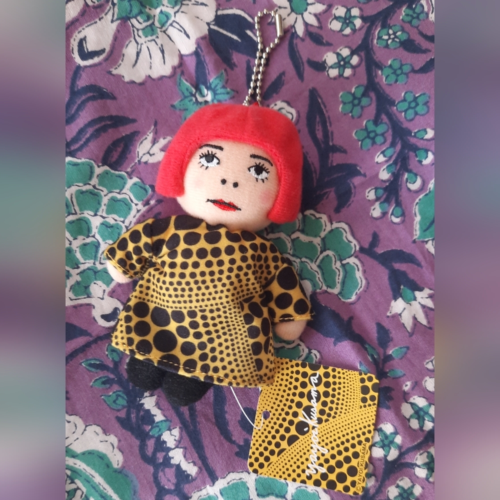 【READ ! 】NWT, YAYOI KUSAMA plush Keychain